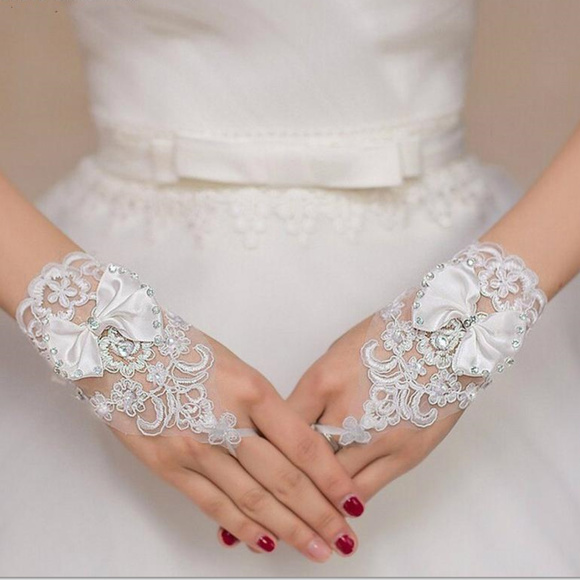 Accessories - White Bridal Lace Rhinestones Gloves